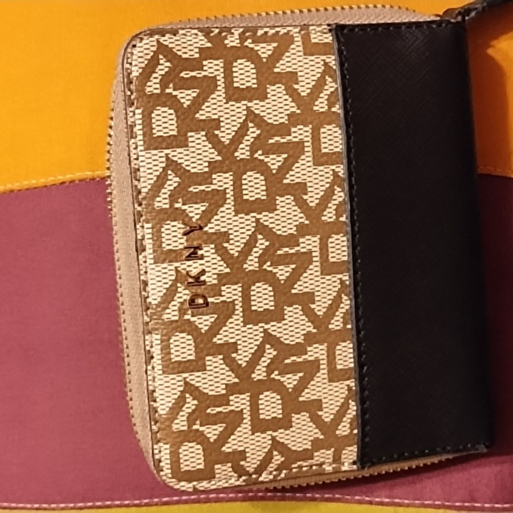 DKNY wallet